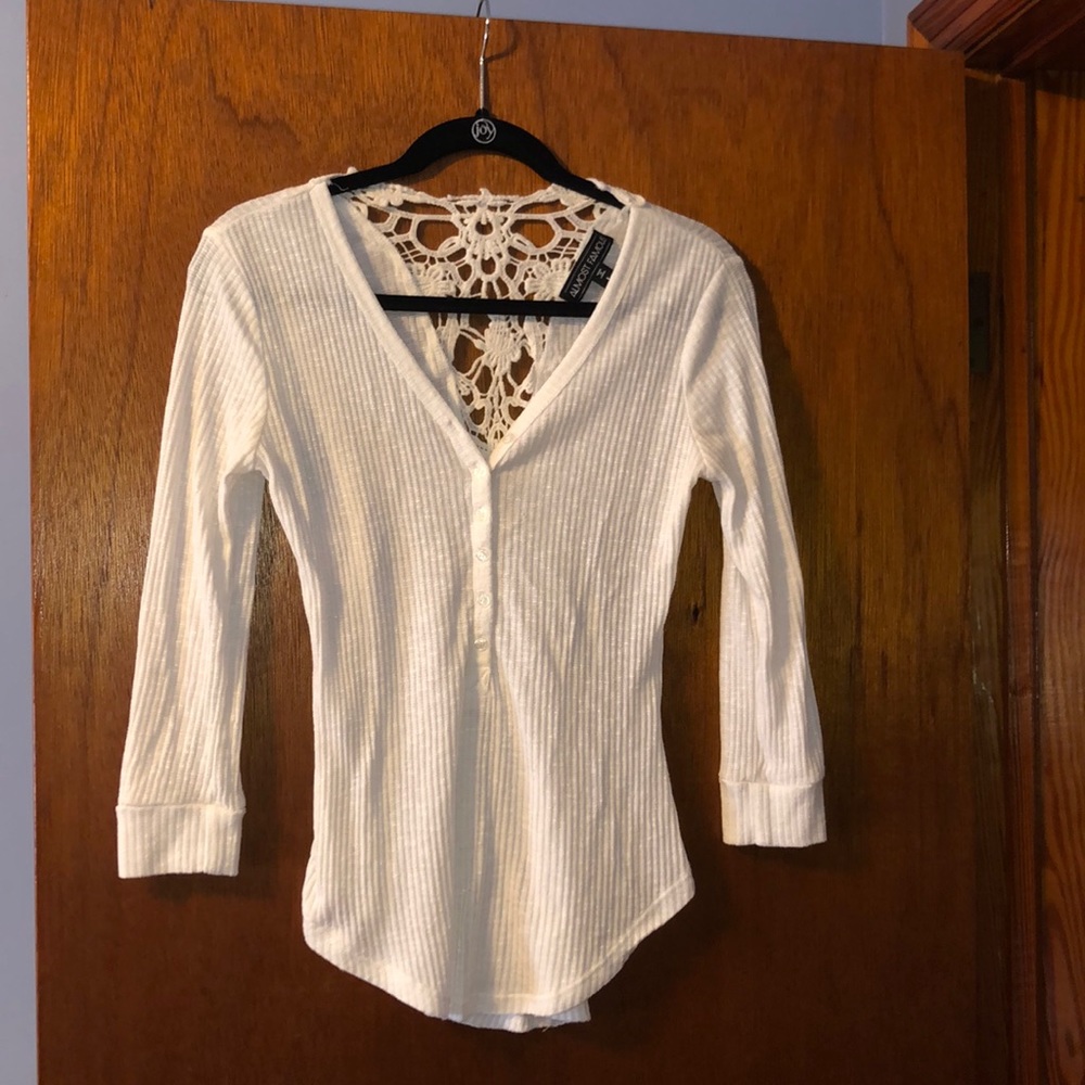 Almost Famous three quarter sleeve fitted top